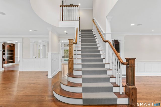 73 Lake Wind Road, New Canaan, CT 06840