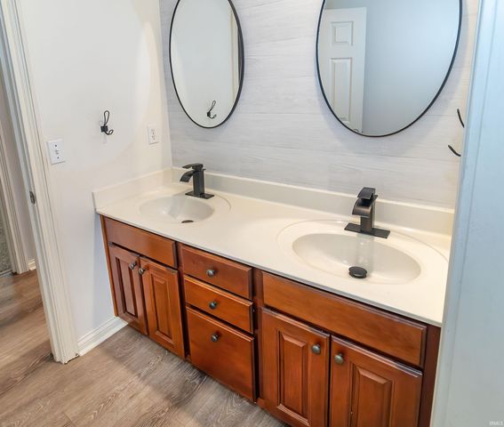 10210 Brook Meadow Drive, Evansville, IN 47711
