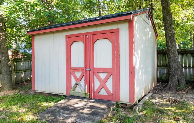 10210 Brook Meadow Drive, Evansville, IN 47711