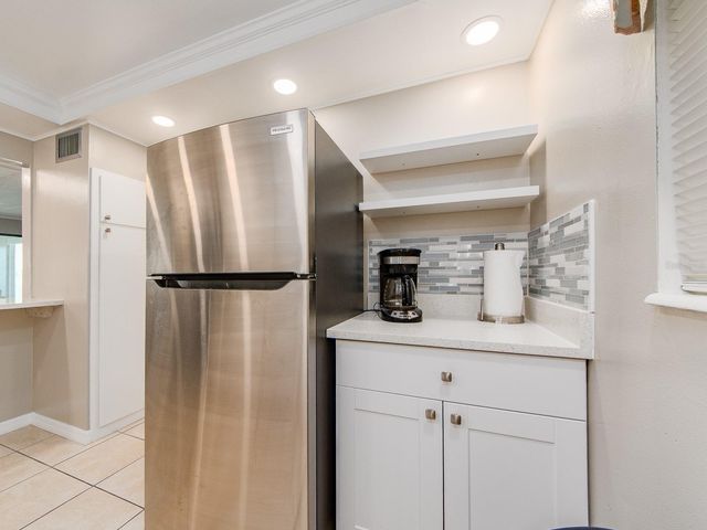 868 BAYWAY BOULEVARD 208, Clearwater, FL 33767