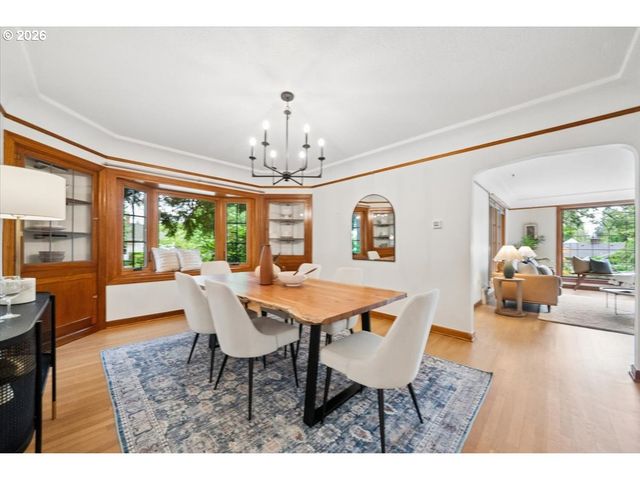 2706 Ne AINSWORTH St, Portland, OR 97211
