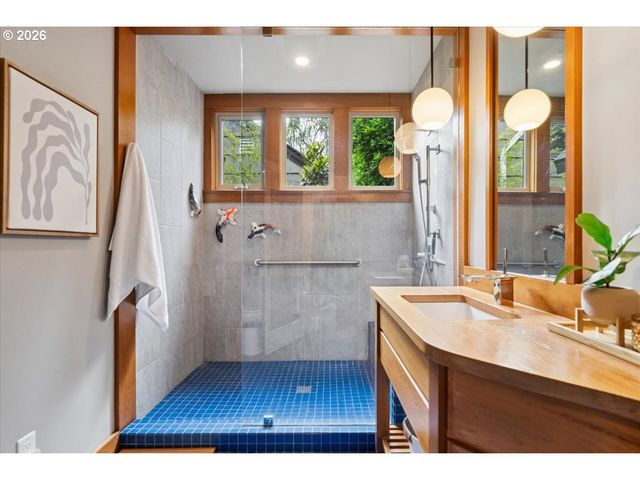 2706 Ne AINSWORTH St, Portland, OR 97211