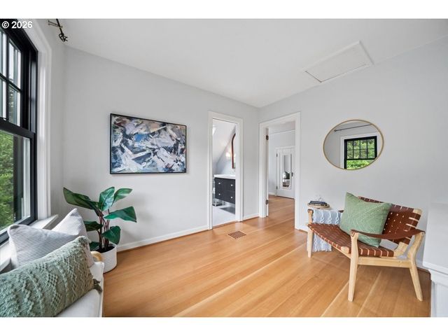 2706 Ne AINSWORTH St, Portland, OR 97211