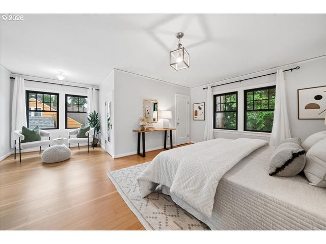 2706 Ne AINSWORTH St, Portland, OR 97211