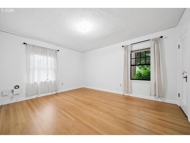 2706 Ne AINSWORTH St, Portland, OR 97211