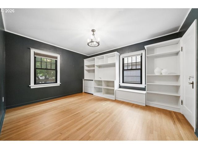 2706 Ne AINSWORTH St, Portland, OR 97211