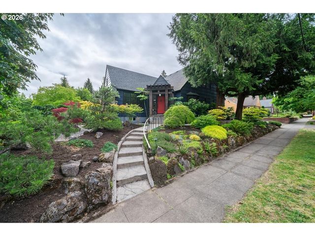 2706 Ne AINSWORTH St, Portland, OR 97211