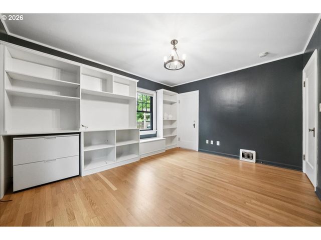 2706 Ne AINSWORTH St, Portland, OR 97211