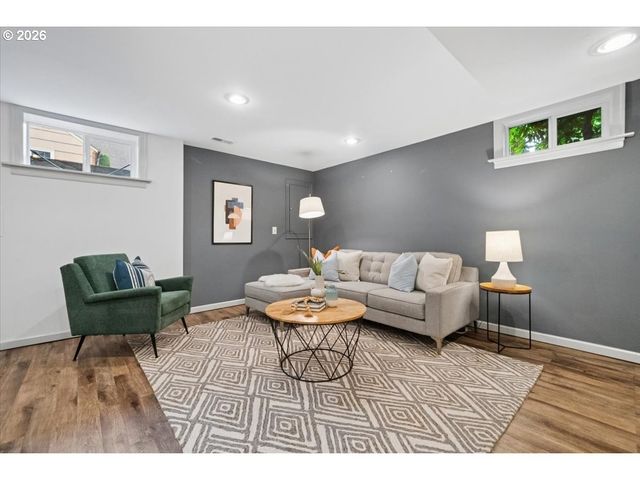 2706 Ne AINSWORTH St, Portland, OR 97211