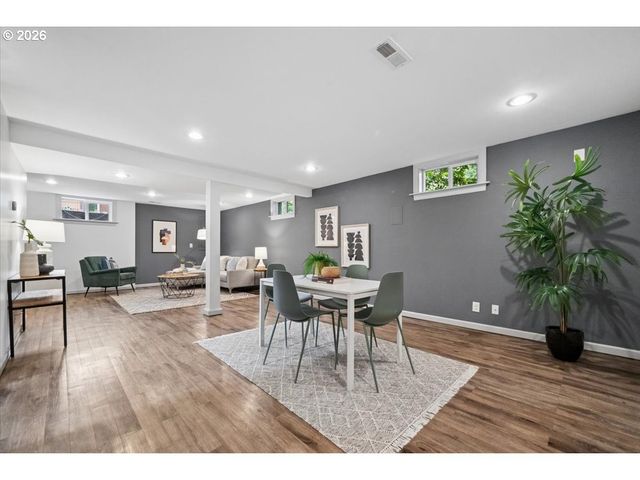 2706 Ne AINSWORTH St, Portland, OR 97211