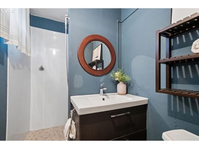 2706 Ne AINSWORTH St, Portland, OR 97211