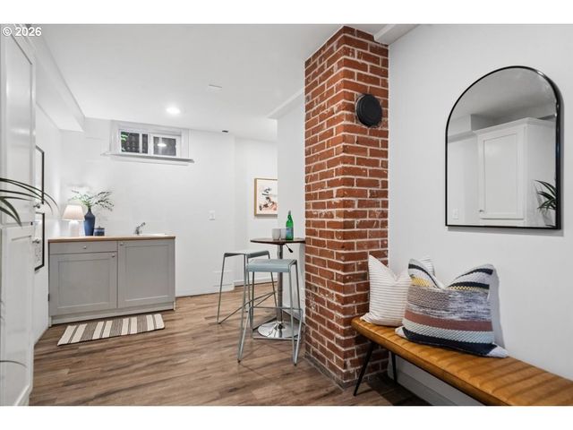 2706 Ne AINSWORTH St, Portland, OR 97211