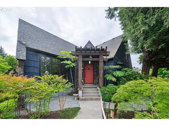2706 Ne AINSWORTH St, Portland, OR 97211