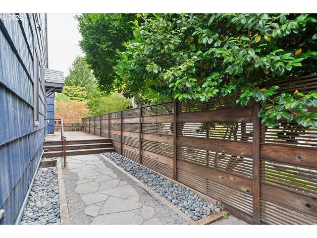 2706 Ne AINSWORTH St, Portland, OR 97211