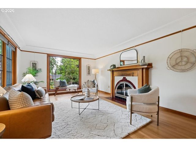 2706 Ne AINSWORTH St, Portland, OR 97211