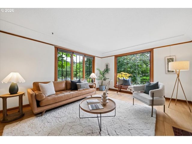 2706 Ne AINSWORTH St, Portland, OR 97211