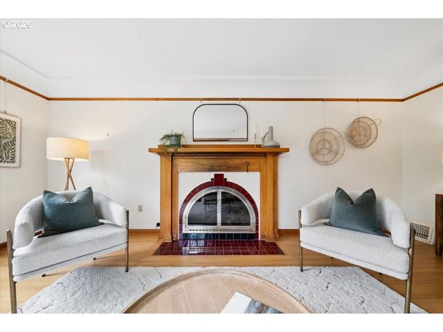 2706 Ne AINSWORTH St, Portland, OR 97211