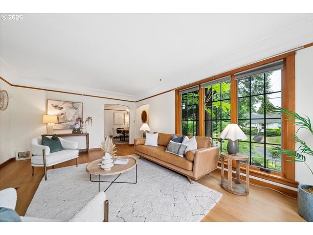 2706 Ne AINSWORTH St, Portland, OR 97211