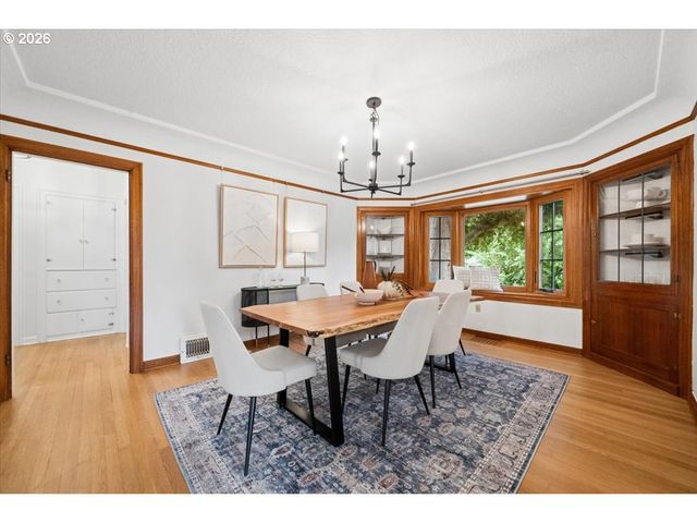 2706 Ne AINSWORTH St, Portland, OR 97211
