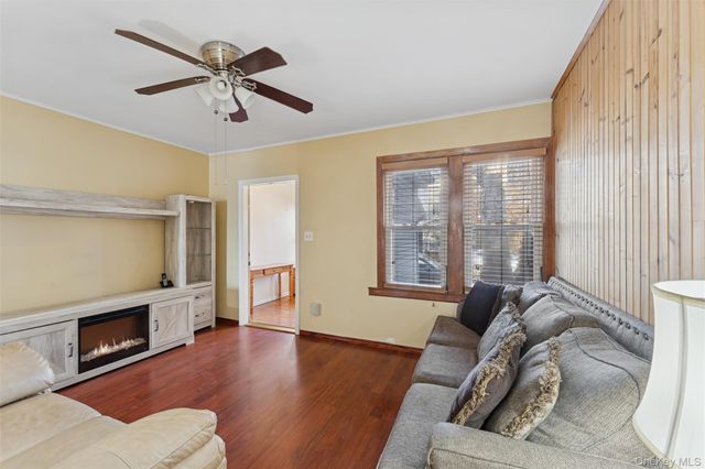 9214 104th Street, Richmond Hill, NY 11418