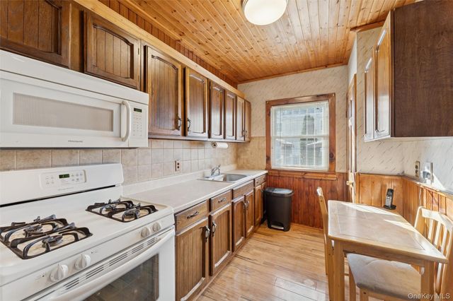 9214 104th Street, Richmond Hill, NY 11418