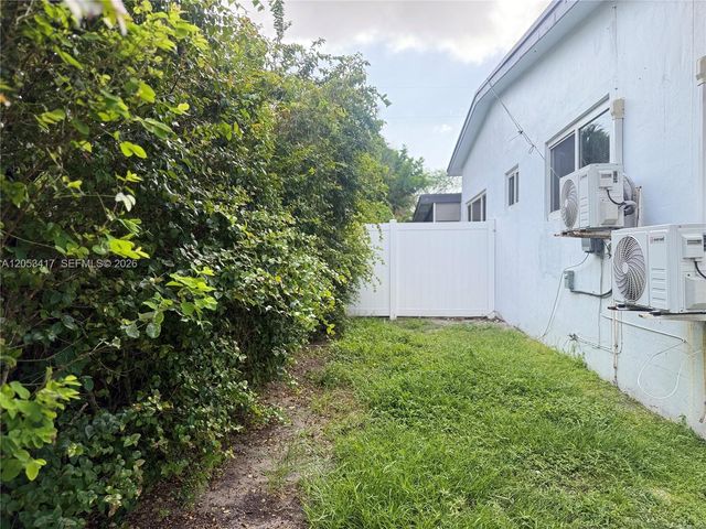 520 SW 5th St 2, Hallandale Beach, FL 33009