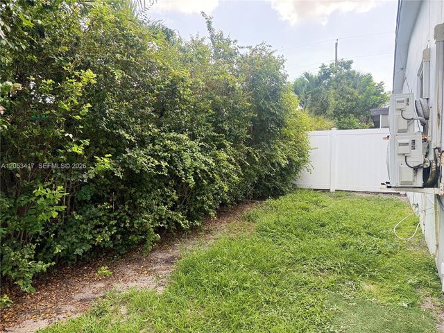 520 SW 5th St 2, Hallandale Beach, FL 33009