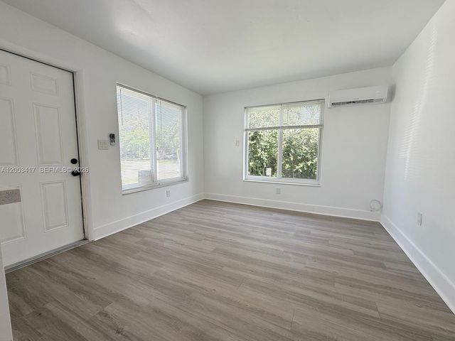 520 SW 5th St 2, Hallandale Beach, FL 33009