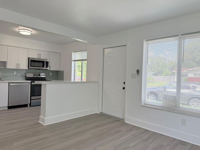 520 SW 5th St 2, Hallandale Beach, FL 33009