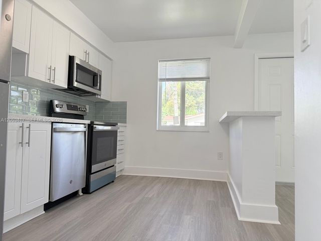 520 SW 5th St 2, Hallandale Beach, FL 33009