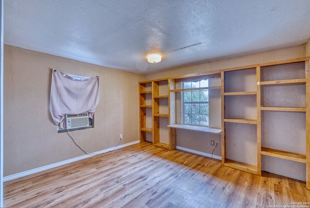 98 Guayacan, Carrizo Springs, TX 78834