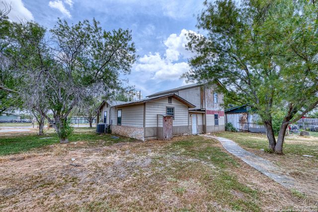 98 Guayacan, Carrizo Springs, TX 78834