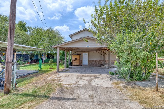 98 Guayacan, Carrizo Springs, TX 78834