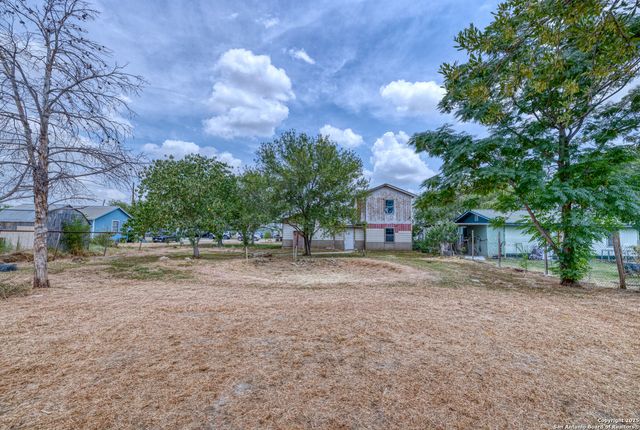 98 Guayacan, Carrizo Springs, TX 78834