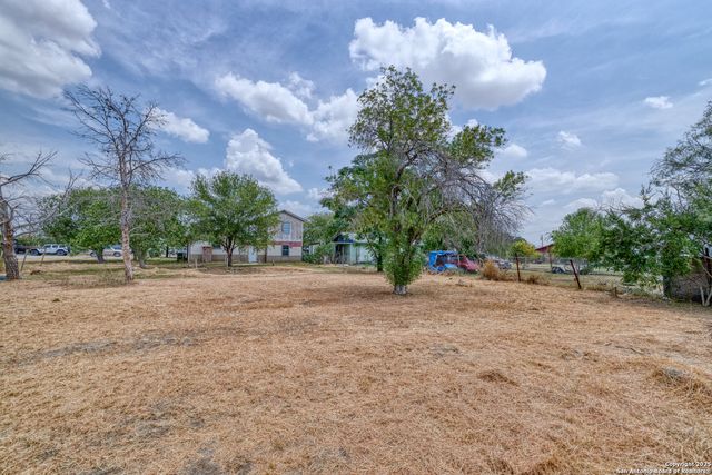 98 Guayacan, Carrizo Springs, TX 78834