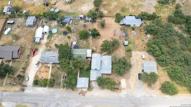 98 Guayacan, Carrizo Springs, TX 78834