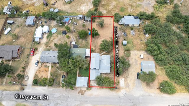 98 Guayacan, Carrizo Springs, TX 78834