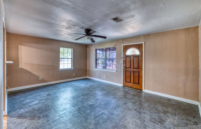 98 Guayacan, Carrizo Springs, TX 78834