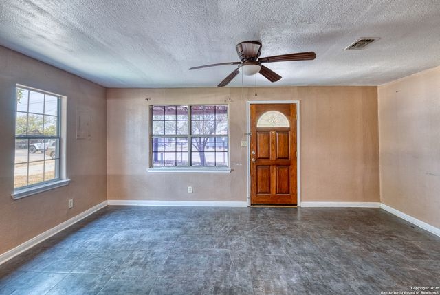 98 Guayacan, Carrizo Springs, TX 78834