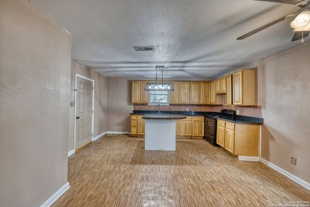 98 Guayacan, Carrizo Springs, TX 78834