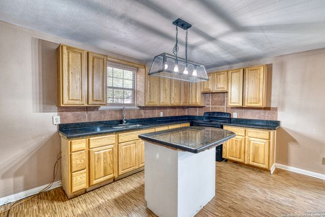 98 Guayacan, Carrizo Springs, TX 78834