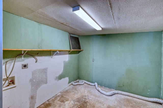 98 Guayacan, Carrizo Springs, TX 78834