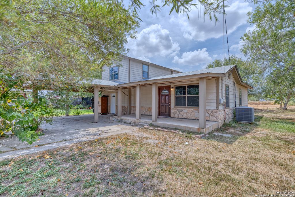 98 Guayacan, Carrizo Springs, TX 78834
