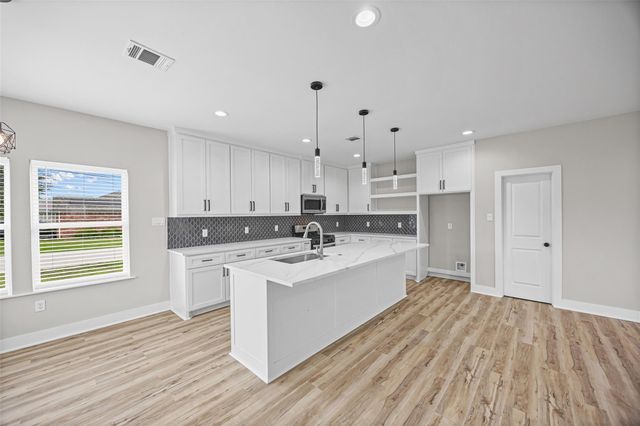 8203 Gladstone Street, Houston, TX 77051