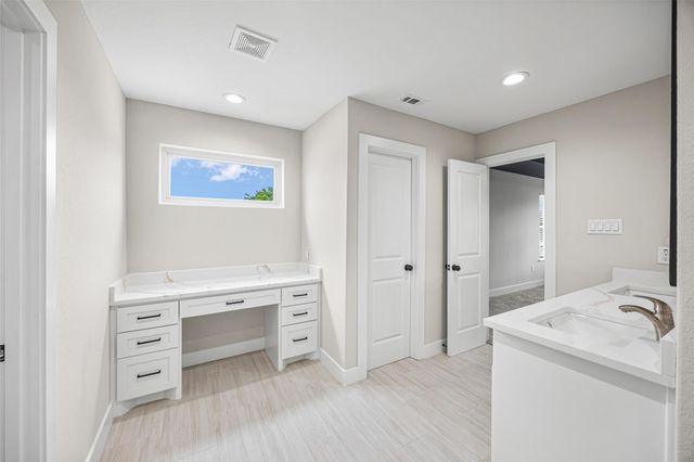 8203 Gladstone Street, Houston, TX 77051