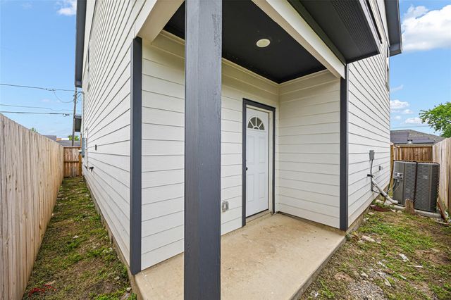 8203 Gladstone Street, Houston, TX 77051