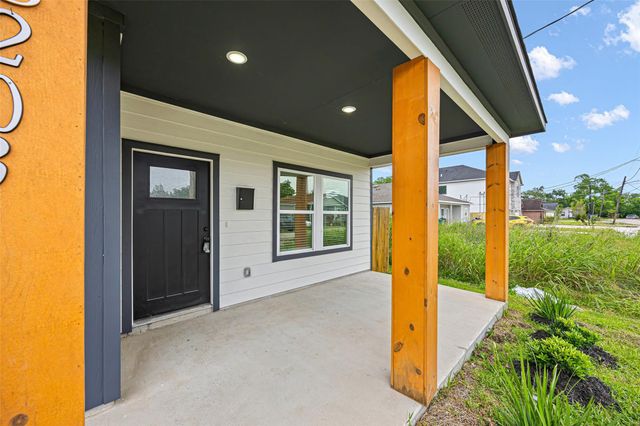 8203 Gladstone Street, Houston, TX 77051