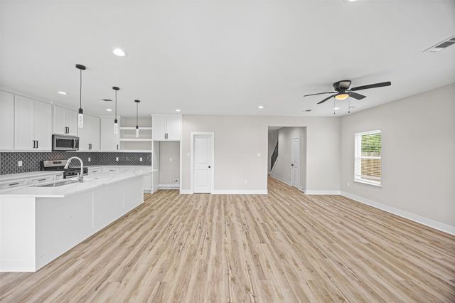 8203 Gladstone Street, Houston, TX 77051