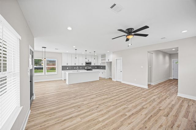 8203 Gladstone Street, Houston, TX 77051