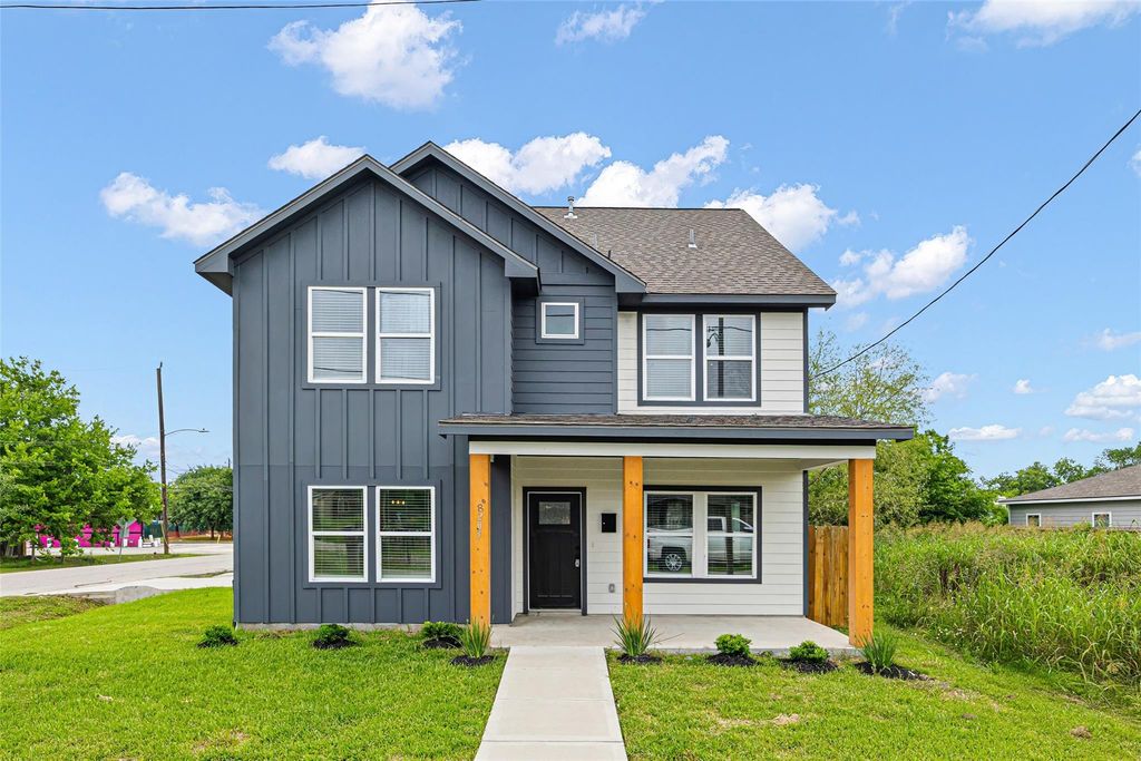 8203 Gladstone Street, Houston, TX 77051